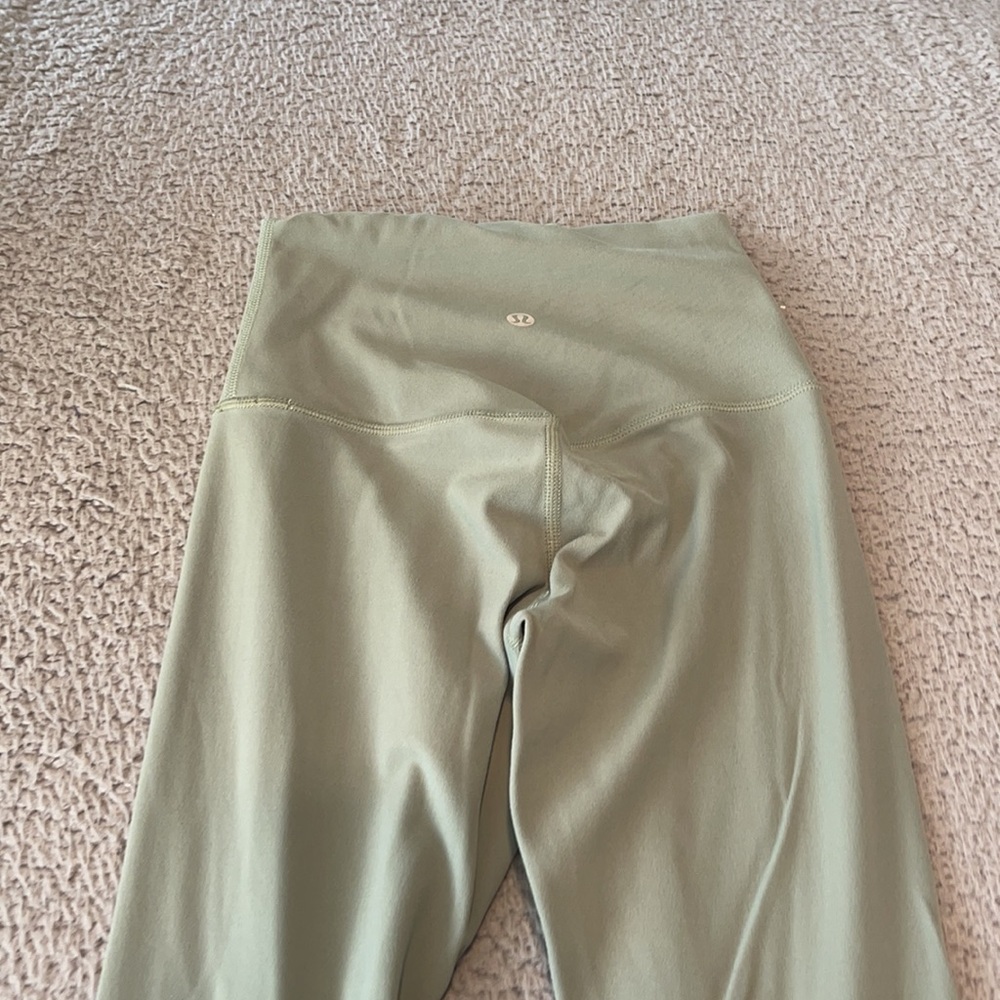 Lululemon Align Pant 25"
Willow Green size 0 - Picture 4 of 5